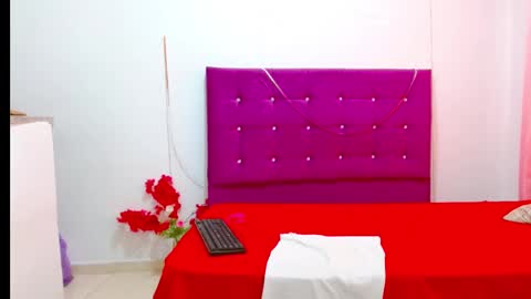 Snapshot of chantalsemenova2023 chatting on 01.15.25 chantal sweety  and horny latina for u online show from 01.15.25
