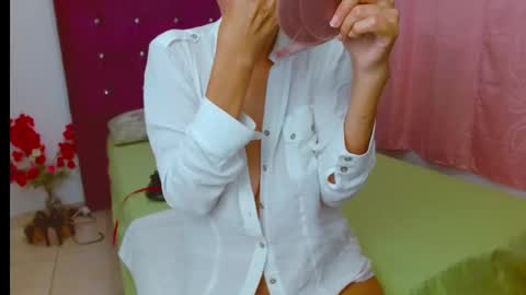 Snapshot of chantalsemenova2023 chatting on 01.25.25 chantal sweety  and horny latina for u online show from 01.25.25
