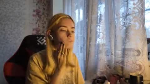 Snapshot of charleneschonert chatting on 11.03.25 Nancy online show from 11.03.25