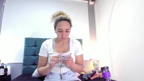 Snapshot of charlott_lens chatting on 10.15.25 Charlott online show from 10.15.25