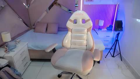 Snapshot of charlotte__ebony_ chatting on 10.11.25 Charlotte  online show from 10.11.25