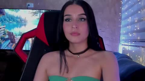 Snapshot of charlotte_greys chatting on 02.23.25 Charlotte  online show from 02.23.25