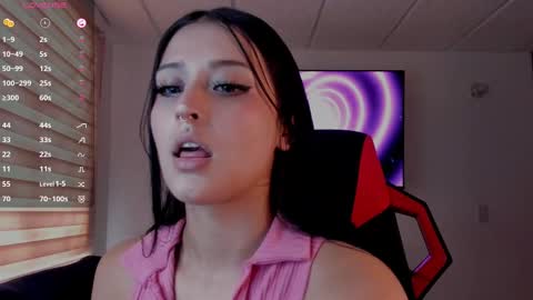 Snapshot of charlotte_greys chatting on 09.24.25 Charlotte  online show from 09.24.25