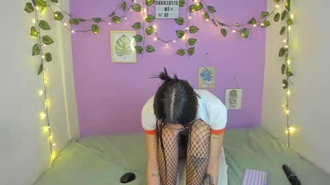 Snapshot of charlotte_queeen chatting on 12.12.24 Charlotte online show from 12.12.24