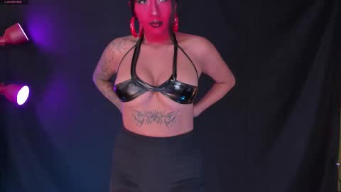 Snapshot of charming_snake_ chatting on 10.31.25 Victoria online show from 10.31.25