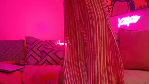 Snapshot of chaturhoe chatting on 09.15.25 Rockhard Cockstar N Roxynyes online show from 09.15.25