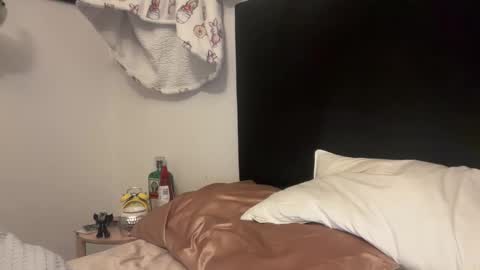 Snapshot of chazdazle chatting on 11.05.25 Chaz online show from 11.05.25