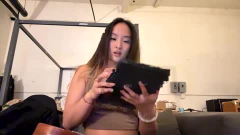 Snapshot of chellybear101 chatting on 12.16.24 chellybear101 online show from 12.16.24