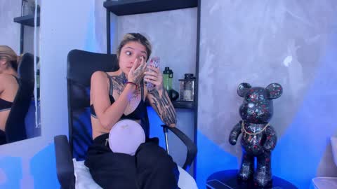 Snapshot of chelseadalea chatting on 01.28.25 Chelsea  online show from 01.28.25