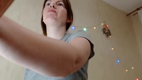 Snapshot of chelsey_rayne chatting on 03.10.25 Instagram faroffland online show from 03.10.25