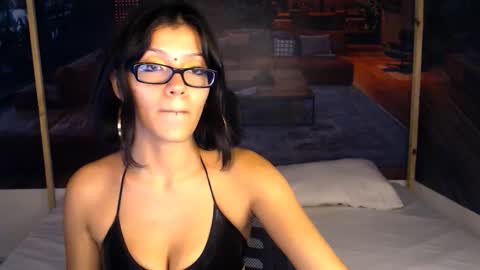Chloe online show from 10.20.25