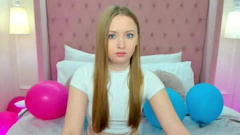Snapshot of chloesug chatting on 10.18.25 Chloe online show from 10.18.25