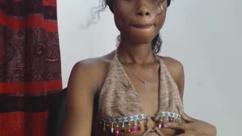 Snapshot of choco_petitqueen chatting on 12.18.24 choco_petitqueen online show from 12.18.24