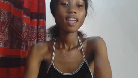 Snapshot of choco_petitqueen chatting on 12.28.24 choco_petitqueen online show from 12.28.24