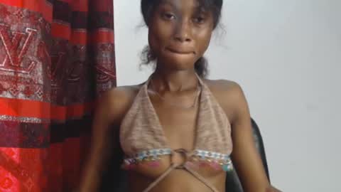 Snapshot of choco_petitqueen chatting on 12.29.24 choco_petitqueen online show from 12.29.24