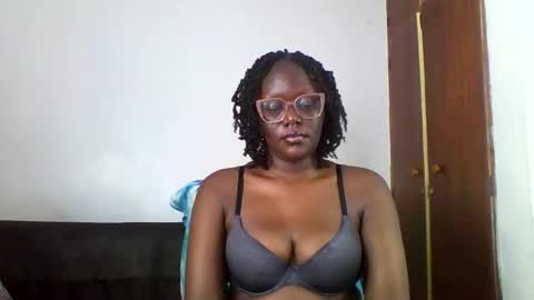 Snapshot of chocolate_enne_ chatting on 11.11.25 chocolate babes online show from 11.11.25