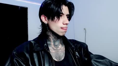 Snapshot of chriss_opp chatting on 02.13.25 CHRIS  INDEPENT MODEL online show from 02.13.25