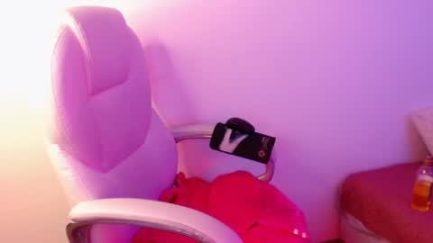 Snapshot of christine_f chatting on 02.28.25 Val riess -- Instagram free online show from 02.28.25