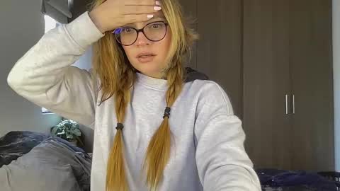 Snapshot of christine_f chatting on 09.20.25 Val riess -- Instagram free online show from 09.20.25