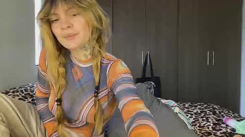 Snapshot of christine_f chatting on 10.01.25 Val riess -- Instagram free online show from 10.01.25