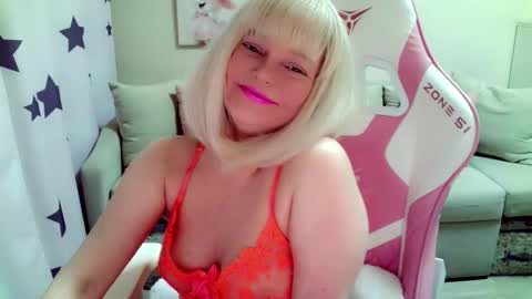 Snapshot of christirose chatting on 11.05.25 Christi online show from 11.05.25