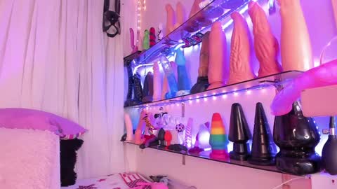 Snapshot of christymilk1 chatting on 12.08.24 christy online show from 12.08.24