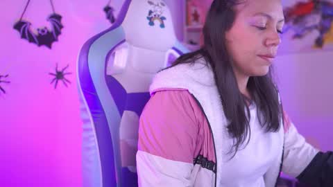 Snapshot of cielo_andrade chatting on 10.15.25 Cielo online show from 10.15.25