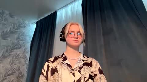 Snapshot of cindiwittner chatting on 11.14.25 Cindi online show from 11.14.25