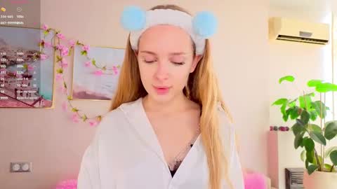 Snapshot of cindyreming01 chatting on 09.09.25 indy online show from 09.09.25