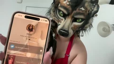 Snapshot of cinnanicos chatting on 09.12.25 Nicky online show from 09.12.25