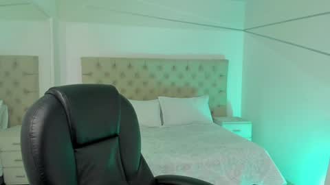 Snapshot of cintiacolins chatting on 12.13.24 CintiaCollins online show from 12.13.24