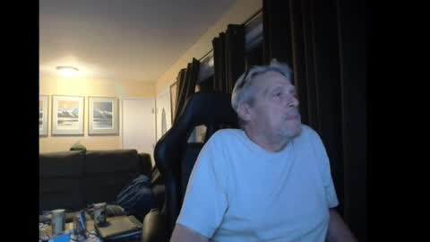 Snapshot of cjscout chatting on 12.14.24 cjscout online show from 12.14.24