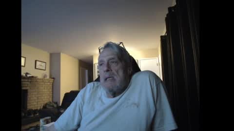 Snapshot of cjscout chatting on 12.18.24 cjscout online show from 12.18.24