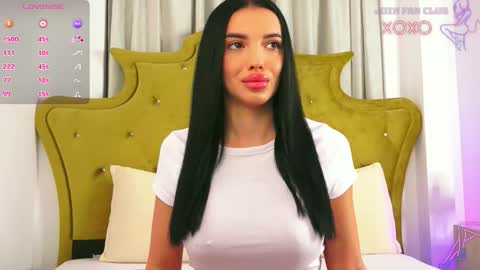 Snapshot of classybarby__ chatting on 10.08.25 Velma online show from 10.08.25