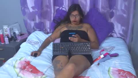 Snapshot of claudine_valencia chatting on 01.05.25 claudine valencia online show from 01.05.25