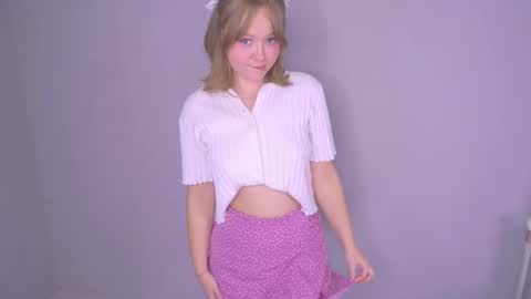 Snapshot of comecloserr chatting on 11.05.25 Sophi online show from 11.05.25