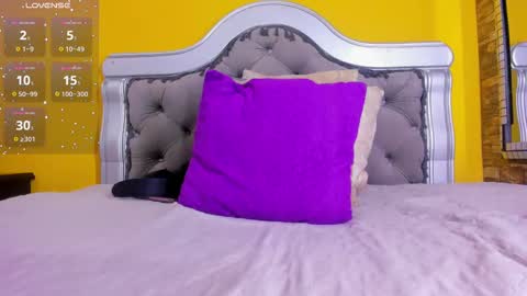 Snapshot of coraline_fox2 chatting on 09.22.25 coraline online show from 09.22.25