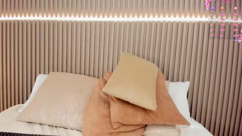 Snapshot of coralineross_ chatting on 03.04.25 coralineross_ online show from 03.04.25