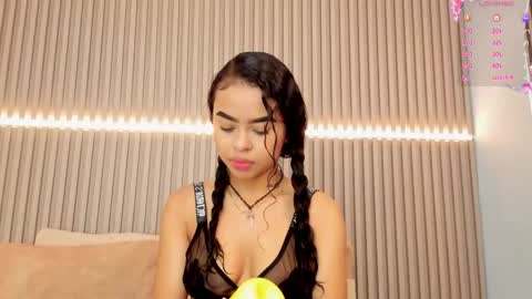 Snapshot of coralineross_ chatting on 03.11.25 coralineross_ online show from 03.11.25