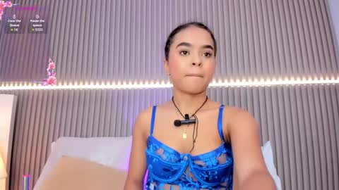 Snapshot of coralineross_ chatting on 09.10.25 coralineross_ online show from 09.10.25