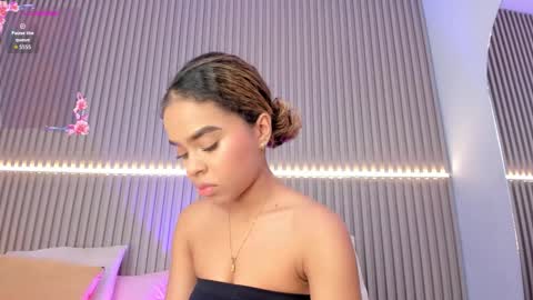 Snapshot of coralineross_ chatting on 10.02.25 coralineross_ online show from 10.02.25