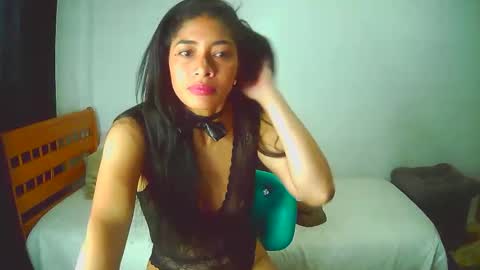 Snapshot of coupleeswetthott chatting on 11.05.25 coupleeswetthott online show from 11.05.25