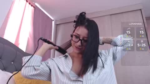 Snapshot of cowgirl_isa chatting on 09.25.25 cowgirl_isa online show from 09.25.25