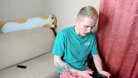 Snapshot of crazybottom99 chatting on 03.02.25 Alex online show from 03.02.25