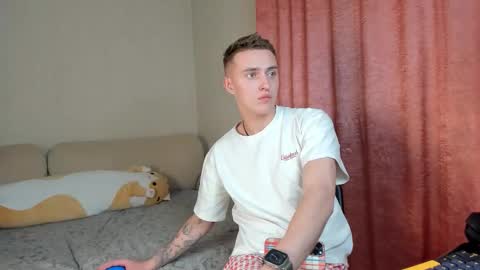 Snapshot of crazybottom99 chatting on 11.01.25 Alex online show from 11.01.25