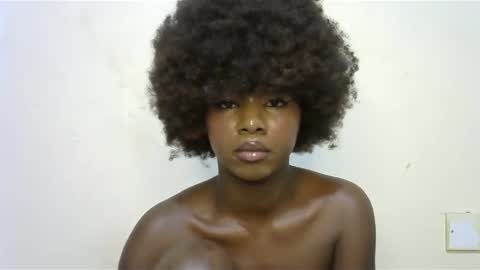 Snapshot of creamybabee chatting on 01.19.25 queen online show from 01.19.25