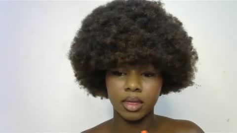 Snapshot of creamybabee chatting on 01.22.25 queen online show from 01.22.25