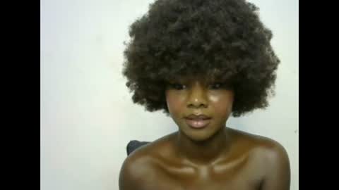 Snapshot of creamybabee chatting on 01.27.25 queen online show from 01.27.25