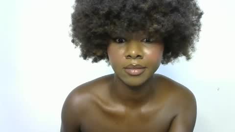 Snapshot of creamybabee chatting on 01.28.25 queen online show from 01.28.25