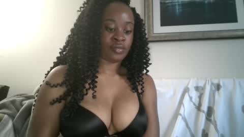 Snapshot of creamycherrypop chatting on 02.22.25 FREE online show from 02.22.25